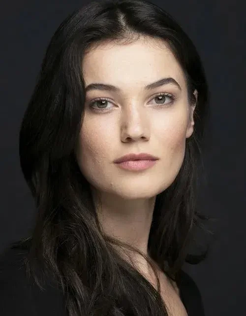 Pınar Deniz Biography: Age, Height, Spouse, Parents, Net Worth, Children, Movies & TV Shows, Siblings