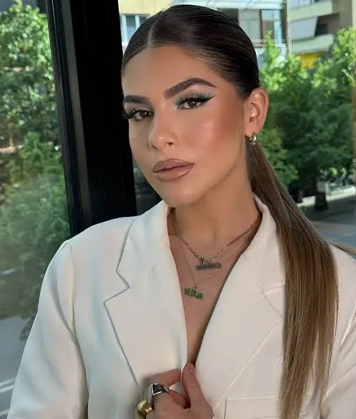 Sarah Berisha Biography: Instagram, Net Worth, Age, Sister, Ethnicity, Awards, Parents, Boyfriend