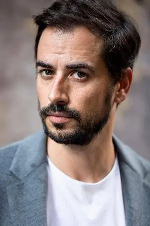 Iago García Biography: Movies, Age, Height, TV Shows, Spouse, Parents, Net Worth