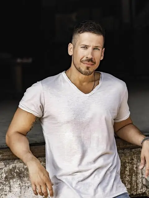 Nikola Rokvić Biography: Wife, Age, Net Worth, Height, Songs, Parents, Brother, Albums, Instagram