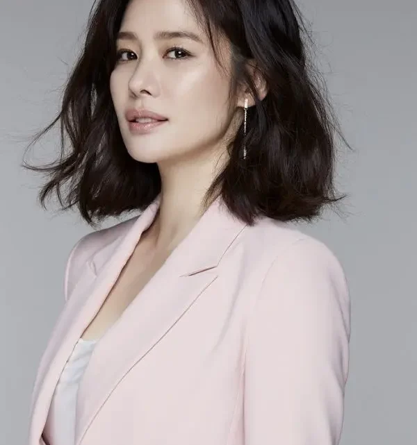 Kim Hyun-joo Biography: Height, Age, Model, Siblings, Movies, Net Worth, Spouse, Instagram