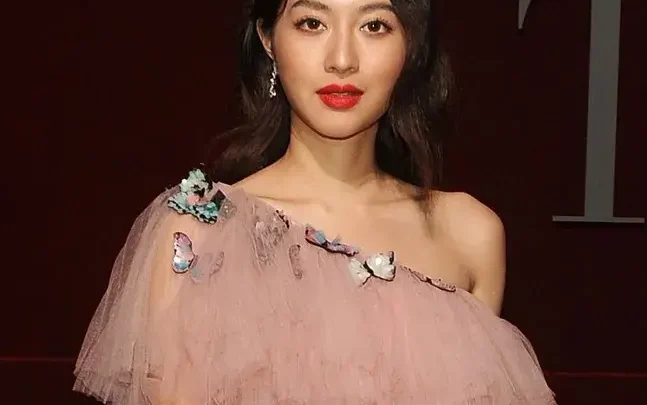 Nittha Jirayungyurn Biography: Age, Height, Net Worth, Parents, Spouse, Children, Siblings, Movies & TV Shows