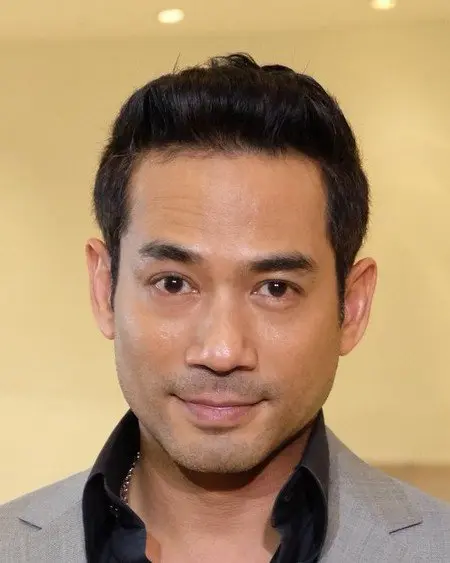 Teerapat Sajakul Biography: Age, Height, Net Worth, Parents, Spouse, Children, Movies