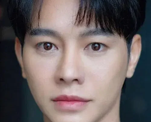 Kantapat Permpoonpatcharasuk Biography: Birthplace, Age, Net Worth, Parents, Movies, TV Shows, Wife, Height