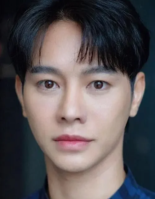 Kantapat Permpoonpatcharasuk Biography: Birthplace, Age, Net Worth, Parents, Movies, TV Shows, Wife, Height