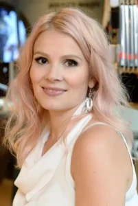 Pamela Tola