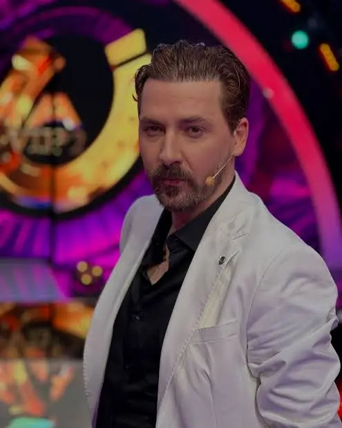 Kastro Zizo Biography: Awards, Age, Ethnicity, Tv Shows, Instagram, Parents, Net Worth, Movies, Wife, Songs