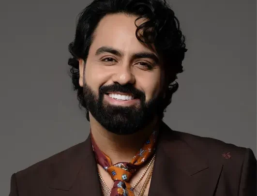 Qais Ulfat Biography: Height, Net Worth, Songs & Albums, Ethnicity, Age, Spouse, Instagram, Parents