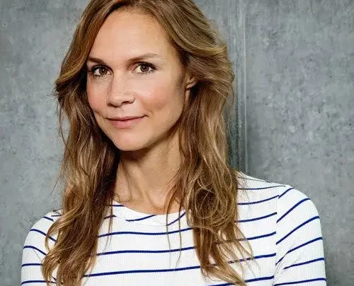 Signe Molde Biography: Age, Career, Net Worth, Children, Height, Husband, Parents, Shows