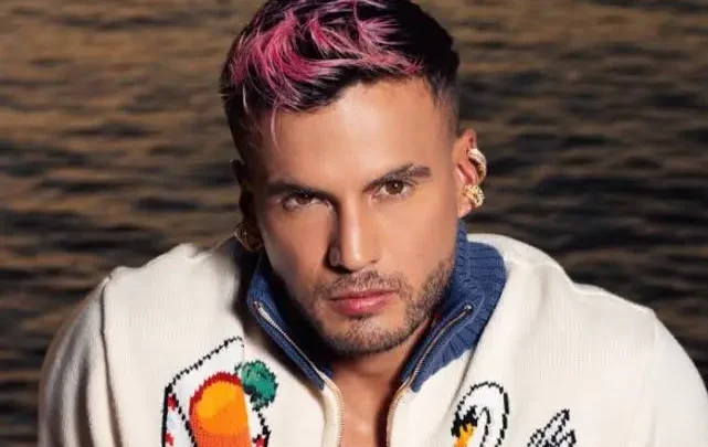 Gustavo Elis Biography: Ethnicity, Awards, Net Worth, Height, Songs, Age, Wife