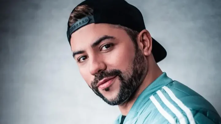 Hugo Strada Biography: Wife, Age, Net Worth, Sister, Career, Height, Songs