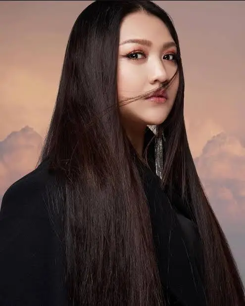 Thet Mon Myint Biography: Movies & TV Shows, Instagram, Nationality, Age, Net Worth, Height, Spouse