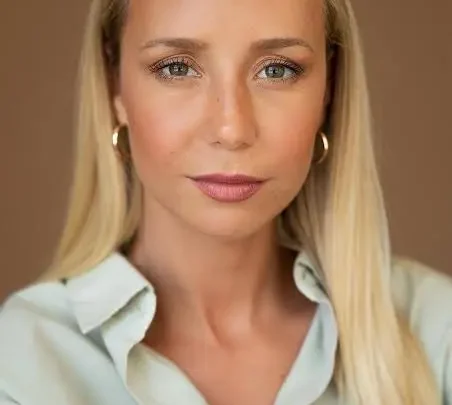 Sofia Arruda Biography: Net Worth, Age, Husband, Height, Movies & TV Shows, Parents, Kids