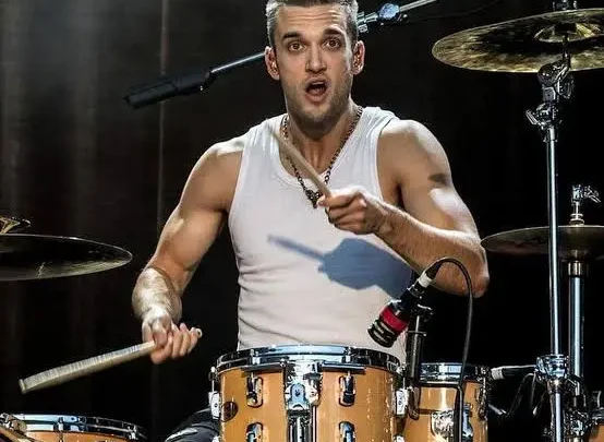 Lzzy Hale’s brother, Arejay Hale Biography: Girlfriend, Siblings, Awards, Net Worth, Height, Songs, Age