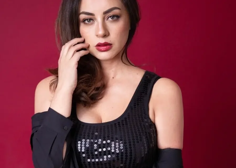 Paulina Aguirre Biography: Instagram, Songs, Height, Ethnicity, Parents, Awards, Net Worth, Age