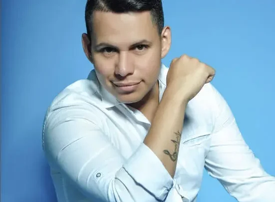 Jhonatan Luna Biography: Ethnicity, Albums, Age, Height, Net Worth, Songs, Awards, Instagram