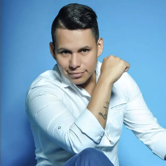 Jhonatan Luna Biography: Ethnicity, Albums, Age, Height, Net Worth, Songs, Awards, Instagram