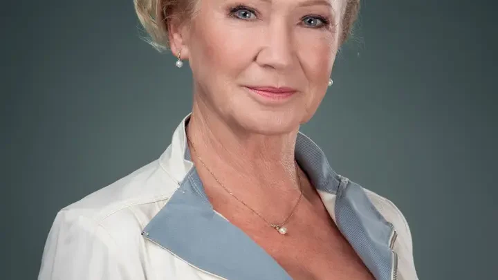 Dorottya Udvaros Biography: Age, Height, Parents, Net Worth, Husband, Children, Movies, Songs