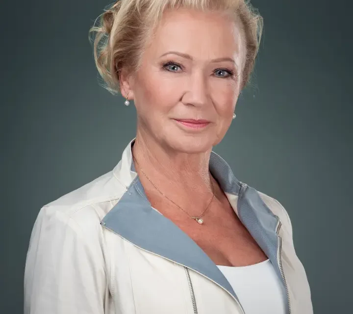 Dorottya Udvaros Biography: Age, Height, Parents, Net Worth, Husband, Children, Movies, Songs