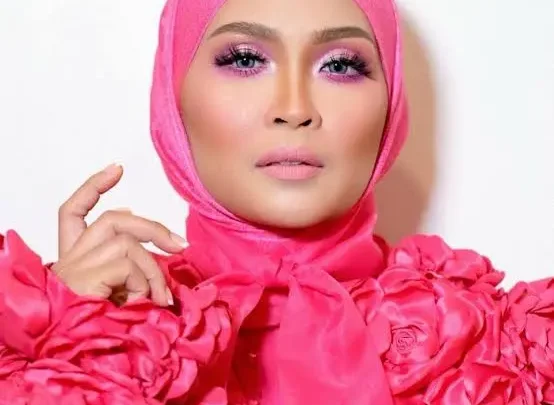 Siti Nordiana Biography: Husband, Ethnicity, Movies, Net Worth, Awards, Height, Age, Instagram, Songs