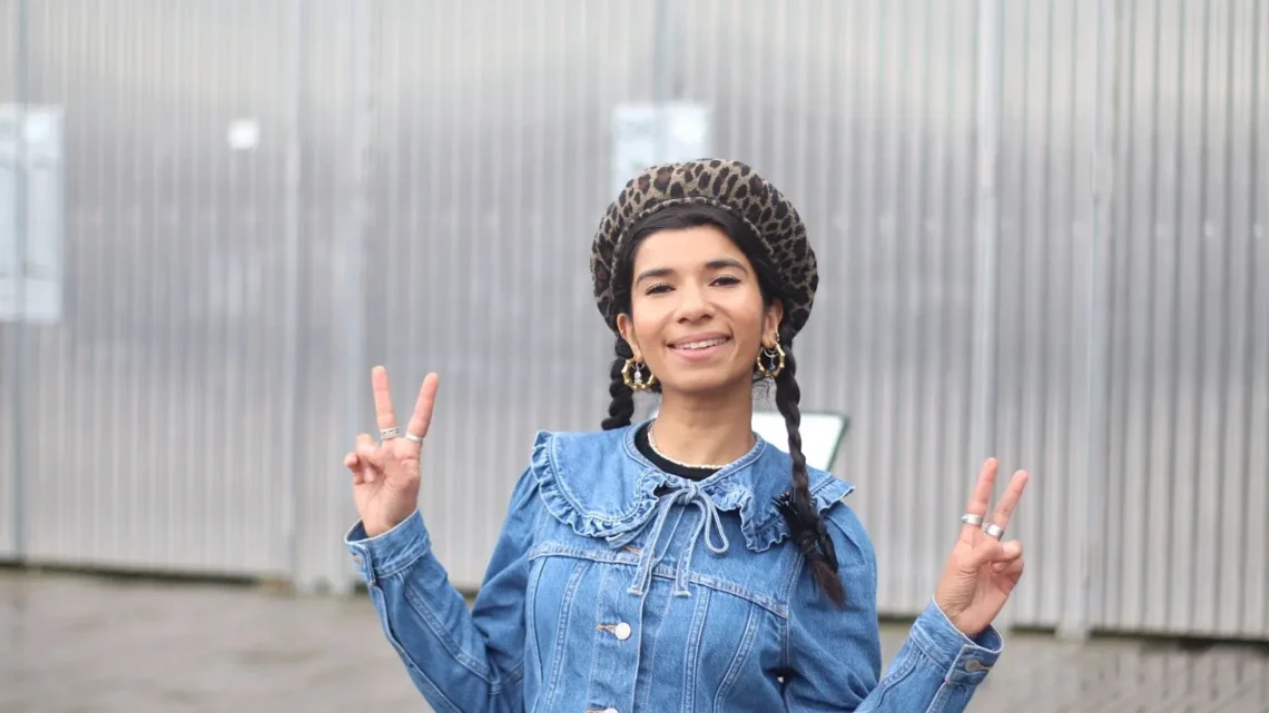 Nabihah Iqbal Biography: Books, Husband, Age, Net Worth, Siblings, Height, Parents, Songs, Albums