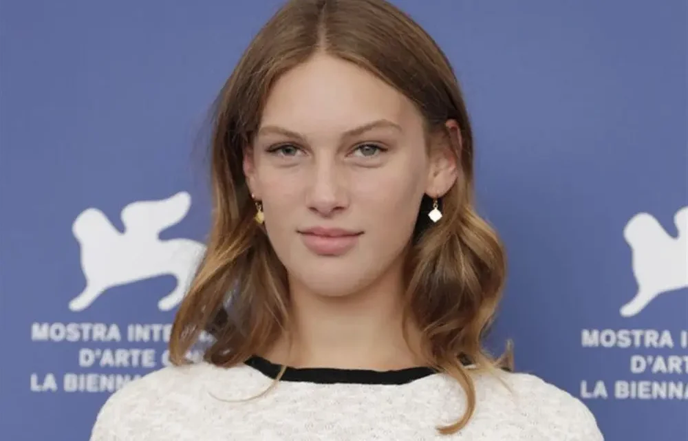 Lou Lampros Biography: Films, Height, Parents, Age, Net Worth, Siblings, TV Series, Ethnicity, Boyfriend, Pictures