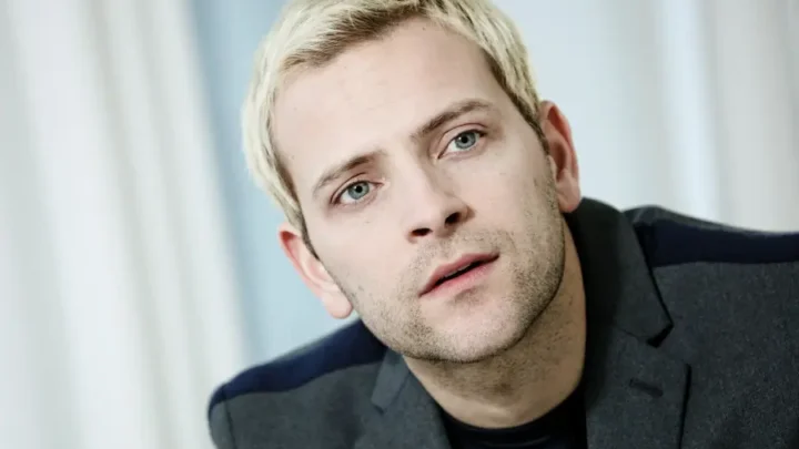 Alessandro Borghi Biography: Height, Parents, Age, Net Worth, Siblings, Movies, Child, Fiancee