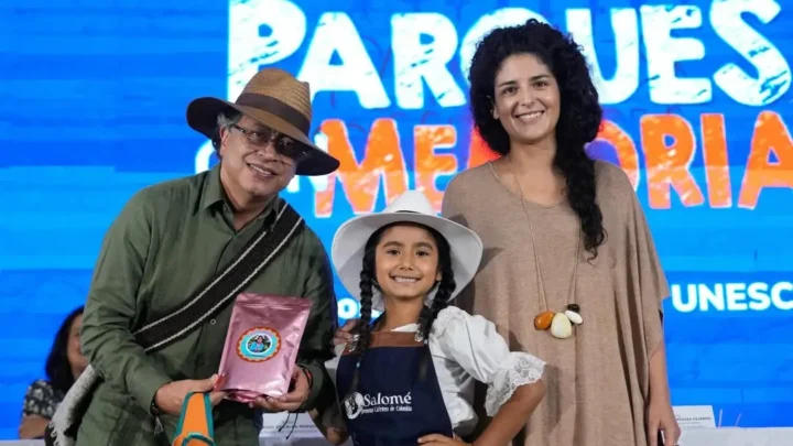 Gustavo Petro Bio: Net Worth, Age, Religion, Parents, Wife, Children, Wikipedia, Website, Twitter