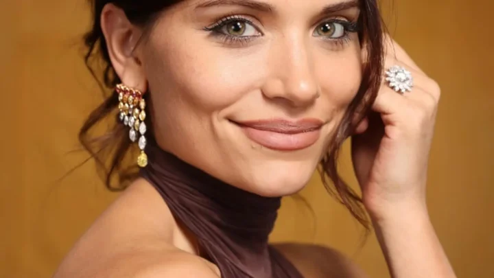 Eva De Dominici Biography: Height, Parents, Age, Net Worth, Siblings, Awards, Films, TV Series, Boyfriend, Child