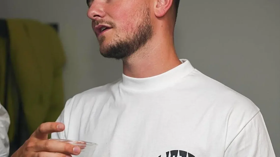 Don de Jong Biography: Height, Parents, Age, Net Worth, Siblings, Pictures, Vlogs, Girlfriend, YouTube