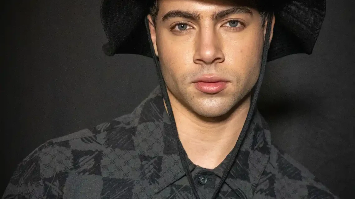 Justus van Eijk Biography: Birthday, Songs, Girlfriend, Height, Parents, Age, Net Worth, Sister, Pictures