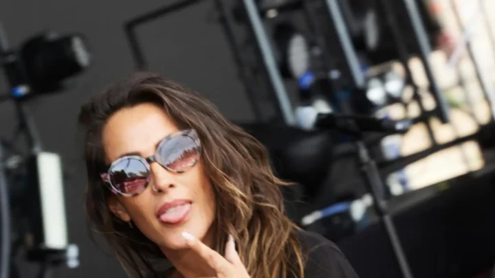 Malú (singer) Biography: Age, Net Worth, Siblings, Height, Parents, Daughter, Boyfriend, Songs, Awards