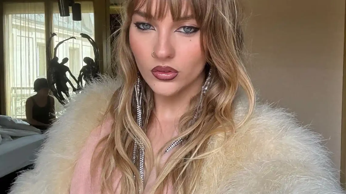 Victoria De Angelis Biography: Albums, Boyfriend, Height, Parents, Age, Net Worth, Siblings, Solo, EPs, Singles