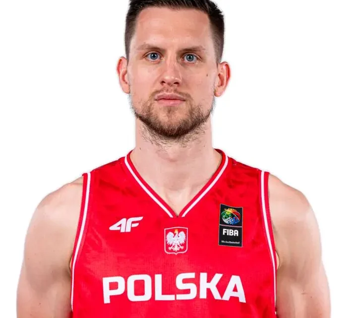 Mateusz Ponitka Biography: Height, Age, Wife, Net Worth, Clubs, Parents, Brother, Stats