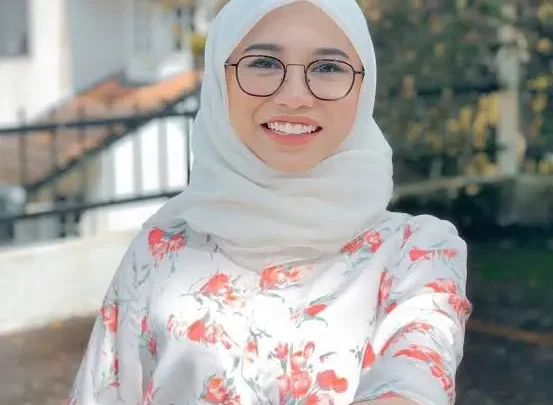 Iman Troye Biography: Net Worth, Age, Songs, Instagram, Ethnicity, Boyfriend, Religion, Albums