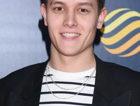 Oskar Cyms Biography: Age, Songs, Height, Relationship, Net Worth, Parents, Albums