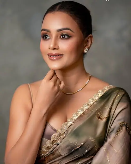 Dinakshie Priyasad Biography: Tv Shows, Husband, Religion, Age, Movies, Ethnicity, Net Worth