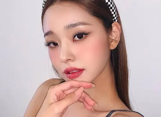 Freezia Biography: Instagram, Real Name, Height, Ethnicity, Parents, Boyfriend, Awards, Net Worth, Age