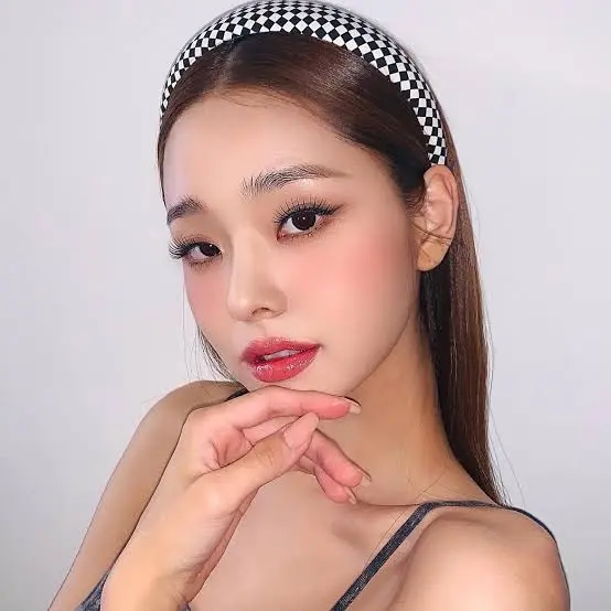 Freezia Biography: Instagram, Real Name, Height, Ethnicity, Parents, Boyfriend, Awards, Net Worth, Age