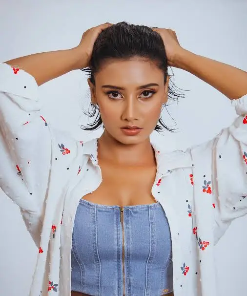 Lochana Jayakodi Biography: Net Worth, Dance Videos, Ethnicity, Instagram, Age, Height, Boyfriend, Movies