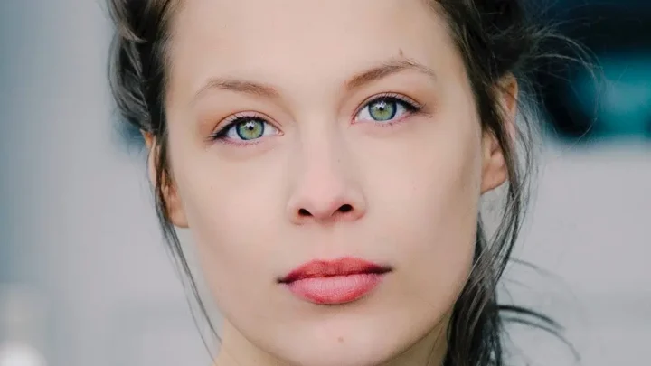 Paula Beer Biography: Age, Height, Net Worth, Parents, Movies & TV Shows, Husband