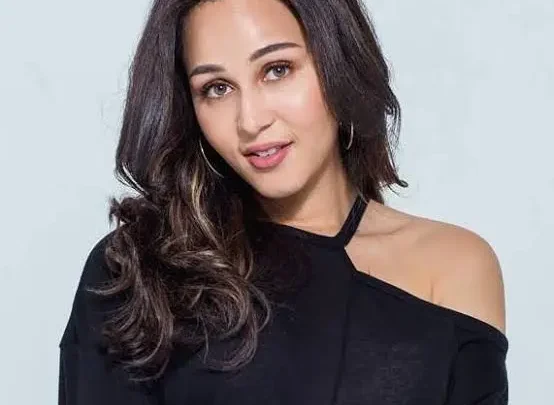 Megan Bowen Biography: Movies, Parents, Age, Net Worth, Height, YouTube, Instagram, Awards, Husband