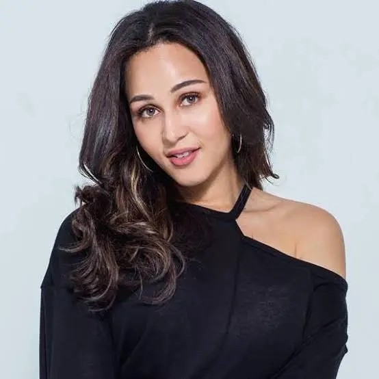 Megan Bowen Biography: Movies, Parents, Age, Net Worth, Height, YouTube, Instagram, Awards, Husband