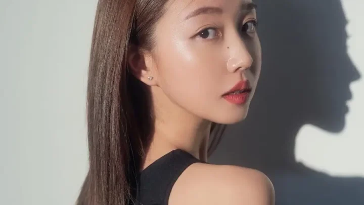 Sunny Dahye Biography: Parents, Books, Ethnicity, Age, Instagram, Net Worth, Makeup, Husband