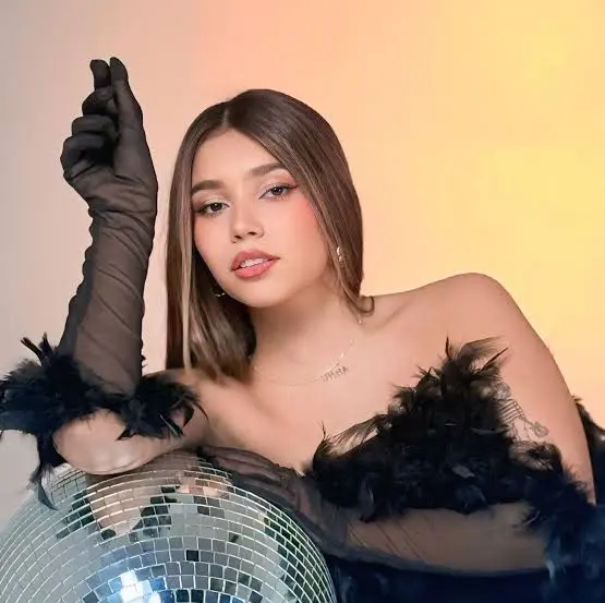 Julieta Obregón Biography: Ethnicity, Albums, Boyfriend, Instagram, Net Worth, Age, Movies