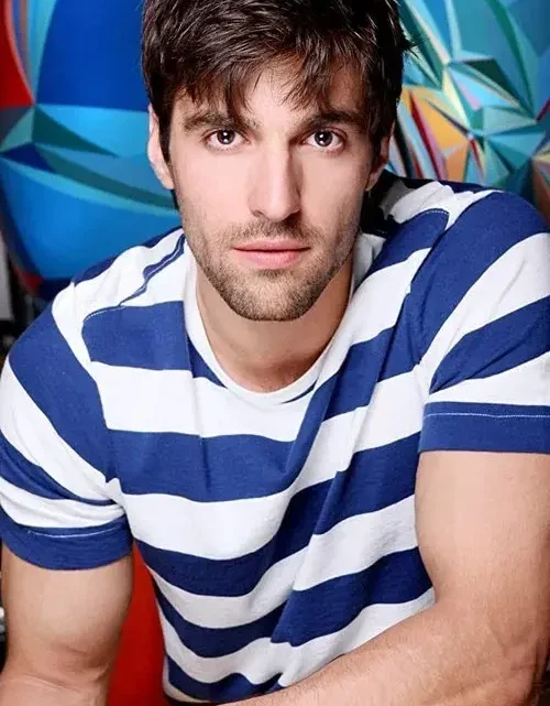 Osvaldo de León Biography: Children, Age, Net Worth, Height, Parents, Wife, Movies, Career