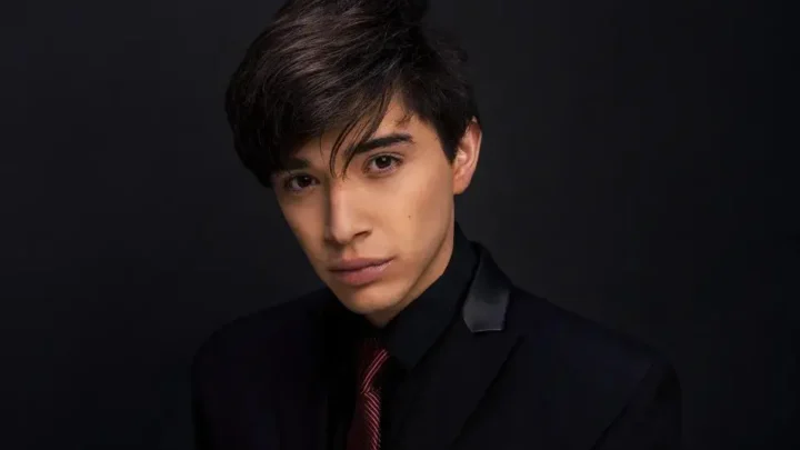 Julián Serrano Biography: YouTube, Net Worth, Age, Height, Songs, Girlfriend, Movies, Awards