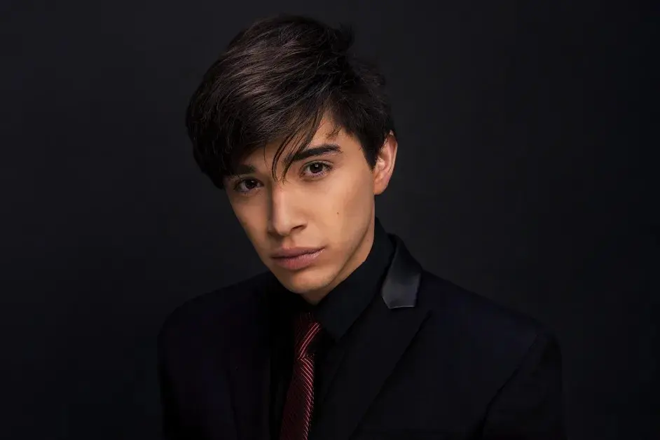 Julián Serrano Biography: YouTube, Net Worth, Age, Height, Songs, Girlfriend, Movies, Awards