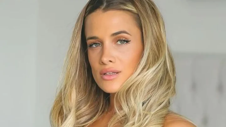 Cami Homs Biography: Instagram, Height, Ethnicity, Parents, Age, Awards, Net Worth