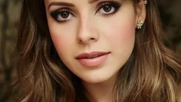 Sandy (Brazilian singer) Biography: Age, Net Worth, Husband, Height, Son, Parents, Siblings, Songs, Albums, Instagram